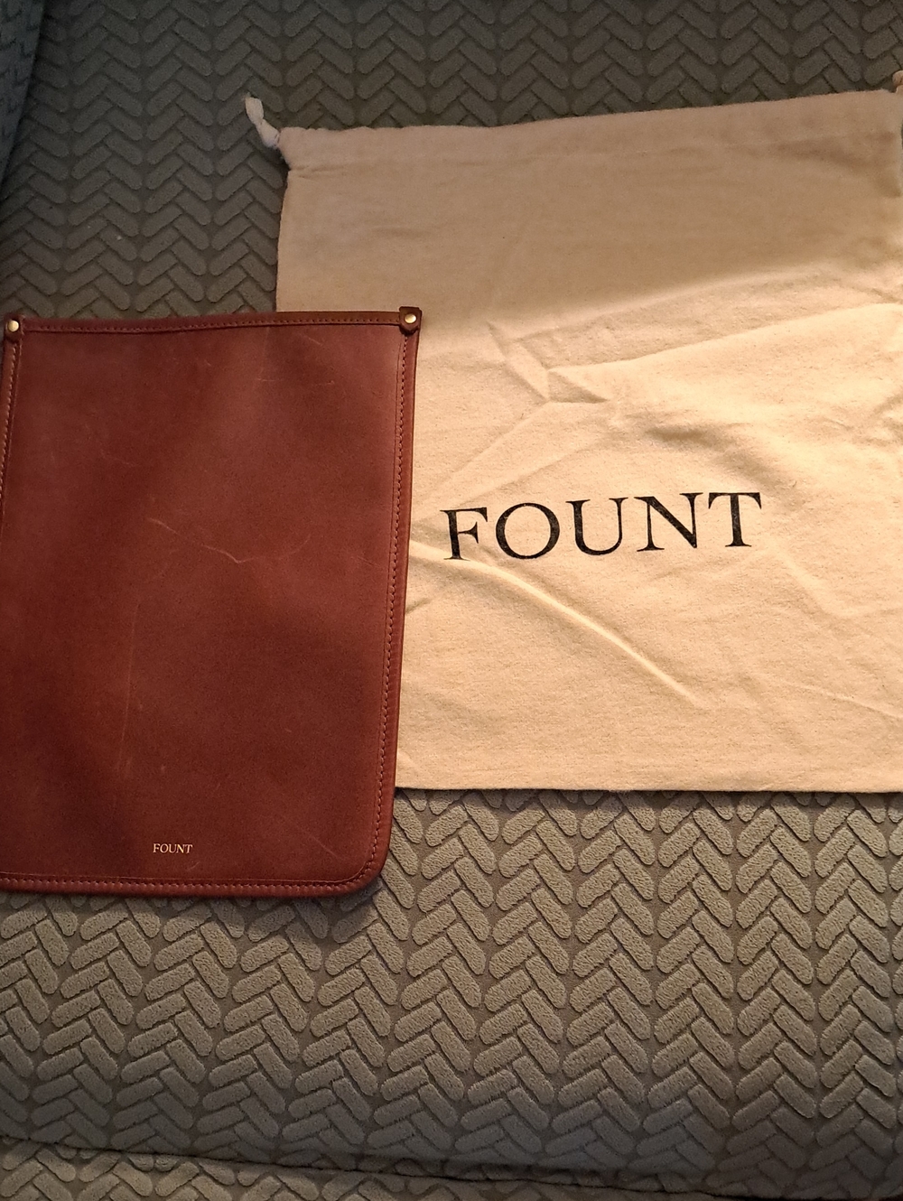 FOUNT Brown Leather Tablet Sleeve